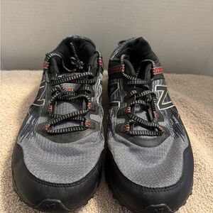 New Balance Men's Black and Gray Athletic Shoes, size 10.5